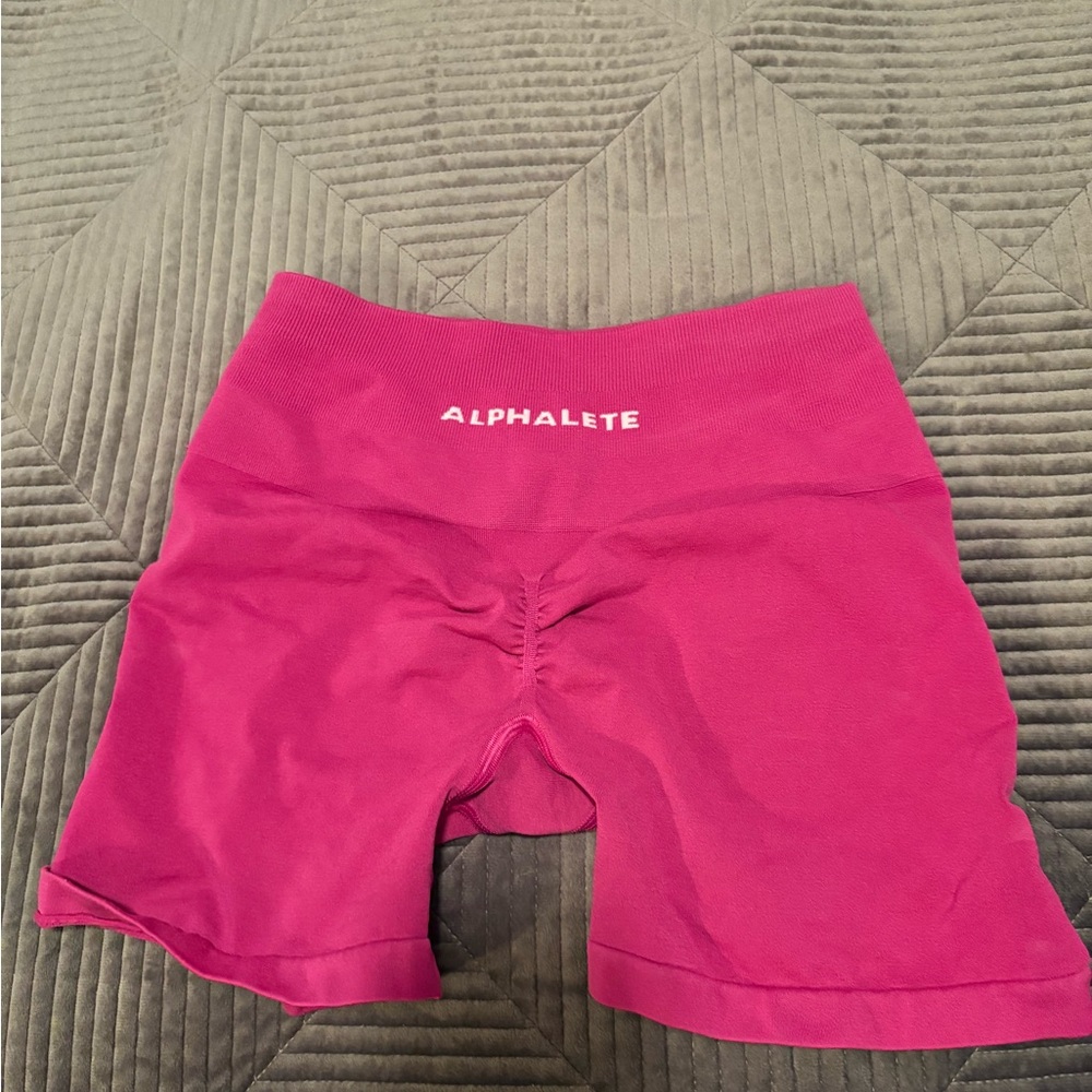 Alphalete amplify Women's Fuchsia Bike Shorts